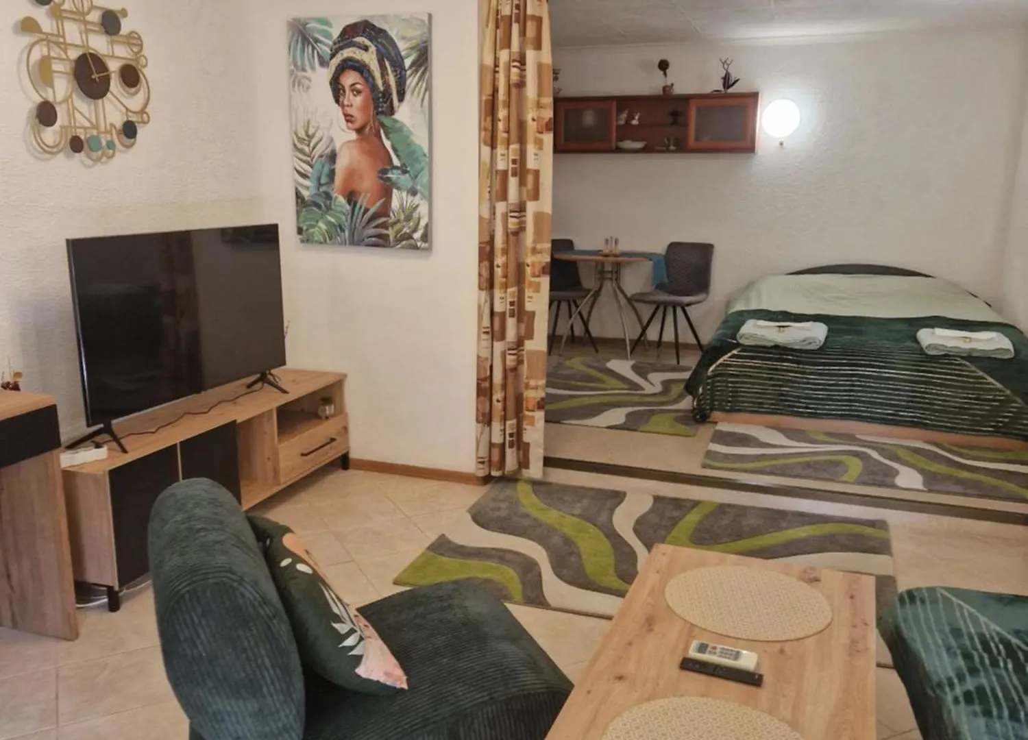 Villa Residence, Free Parking, Pets Friendly contacts